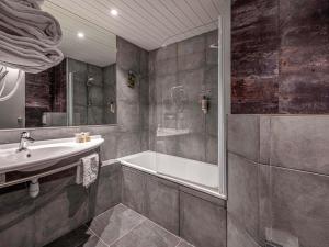 Koupelna v ubytování Mercure Annecy Sud