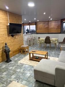 TV a/nebo společenská místnost v ubytování Sun Penthouse + 7 fotografií