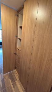 a closet with a wooden door in a room at Apartamento Suite Chía Solar 228 in Chía +7 photos