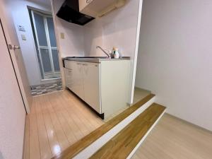 a kitchen with a sink and a counter top at 410札幌駅徒歩7分と大通駅徒歩6分で好立地な都心を満喫でき綺麗な部屋で快適が生活が実現 in Sapporo
