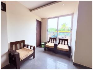 Χώρος καθιστικού στο Rooftop Sea Beach Hotel The Samayara Premium Near Jagannath Temple -Free Wifi & Parking Facilities - Fully Air Conditioning Rooms - Best Hotel IN Puri