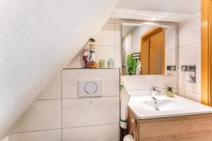 a bathroom with a sink and a mirror at Fewo Lütt Stuv in Fockbek +21 photos