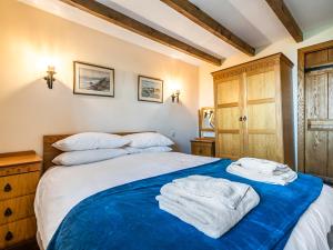 Postel nebo postele na pokoji v ubytování Wharrastone - Uk50661