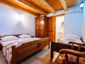 Ένα ή περισσότερα κρεβάτια σε δωμάτιο στο MY DALMATIA - Holiday home Jucinovi Dvori with private pool and sauna