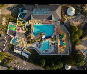 an overhead view of a resort with a swimming pool at Camping SIBLU Domaine de Kerlann in Pont-Aven