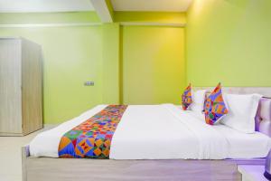 Postel nebo postele na pokoji v ubytování FabHotel Avante Palace + 17 fotografií