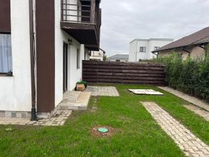 a yard of a house with green grass at Villa59 in Preajba
