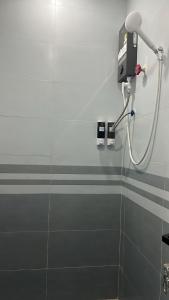 富国Alex House的带淋浴的浴室