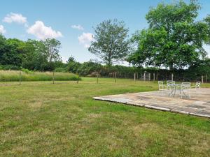 WrittleにあるBelt Annexeの公園内の椅子・テーブル