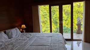 Postel nebo postele na pokoji v ubytování Villa Pondok Utu 5, Ubud - Bali