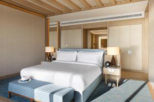 Postel nebo postele na pokoji v ubytování Jumeirah Gulf of Bahrain