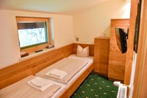 a small room with a bed and a window at Salzburger Dolomitenhof in Annaberg im Lammertal