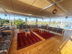 Afbeelding uit fotogalerij van Embrace 2 Nile Sailing Dahabiya -Luxor- Aswan- 4 Nights in Luxor