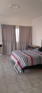 Postel nebo postele na pokoji v ubytování calido descanso