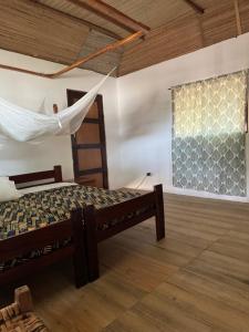 Postel nebo postele na pokoji v ubytování NANTIRIA Angurman