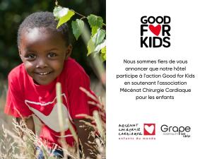 a young child is sitting in the grass at Novotel Lyon Bron Meeting & Events in Bron