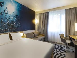Postel nebo postele na pokoji v ubytování Novotel Metz Amnéville