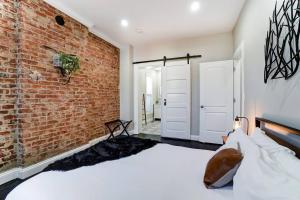 Ένα ή περισσότερα κρεβάτια σε δωμάτιο στο Spacious 4BR Home Near UD Oregon and DT Dayton