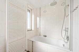 Et badeværelse på GU03 Monteursunterkunft in Griesheim! + 5 billeder