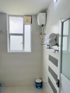 Η κουζίνα ή μικρή κουζίνα στο Cara home stay