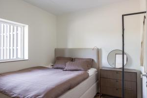 Postel nebo postele na pokoji v ubytování Öland Golf Pool and Sea + 12 fotografií