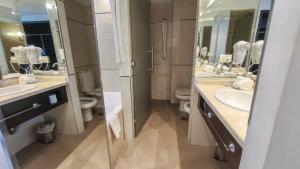 a bathroom with two sinks and two toilets at Argentino Hotel in Mar del Plata