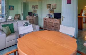 TV a/nebo společenská místnost v ubytování Awesome Home In Quiesa