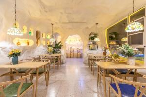 a restaurant with tables and chairs in a room at Shanghai Half-Window Hotel in Shanghai