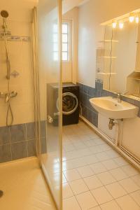 Koupelna v ubytování Duleing House