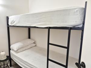 Postel nebo postele na pokoji v ubytování Garda Breeze By Case al Lago