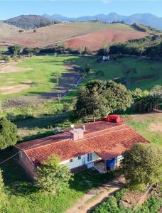 an aerial view of a house with a red roof at Sítio com casa Rústica Itamonte in Santana do Capivari +21 photos