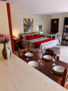 Postel nebo postele na pokoji v ubytování Your Seaside Escape across from the Beach