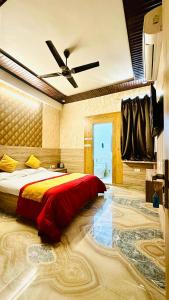 Postel nebo postele na pokoji v ubytování Sarvagya