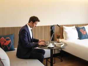 Postel nebo postele na pokoji v ubytování Novotel Nice Arenas Aeroport