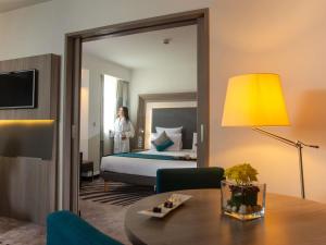 Postel nebo postele na pokoji v ubytování Novotel Cairo Airport