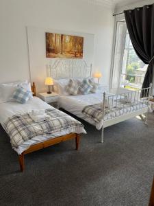 Postel nebo postele na pokoji v ubytování Edinburgh Travel Guest House