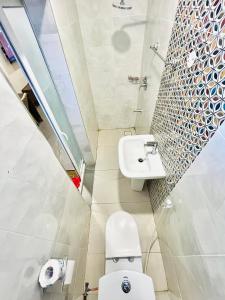 Koupelna v ubytování Screenshot Hotel Mtwapa