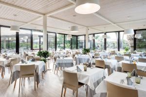 Restaurace v ubytování VOI Arenella Resort