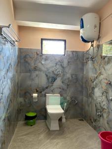 Koupelna v ubytování DHAKAR Homestay