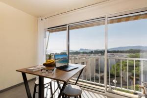 Nespecifikovaný výhled na hory nebo výhled na hory při pohledu z apartmánu