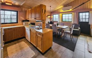 Kuchyň nebo kuchyňský kout v ubytování Awesome Home In Hemsedal With Sauna