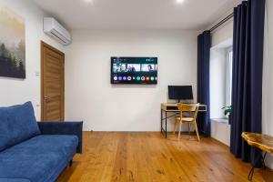 Μια τηλεόραση ή/και κέντρο ψυχαγωγίας στο 15 Hretska Street