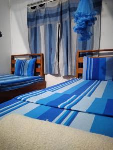 Una cama o camas en una habitación de Sigiriya Lions Rest Hostel