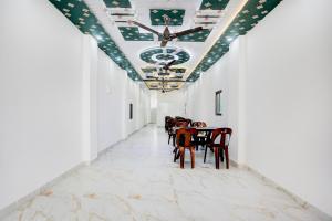 Imagine din galeria proprietății Hotel O Aarush Hotel And Restaurant în Prayagraj +22 fotografii