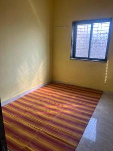 Un pat sau paturi într-o cameră la Aaisaheb bhakta nivas +3 fotografii