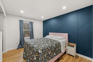 Postel nebo postele na pokoji v ubytování Red Fox Den - Luxurious home 10 guests 5 beds in Massanutten + 40 fotografií