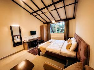 a bedroom with a bed and a window in it at Vista Mare in Vagator