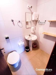 Koupelna v ubytování Cosmopolitans Hostel