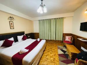 Una cama o camas en una habitación de CCR Hotel Pelling