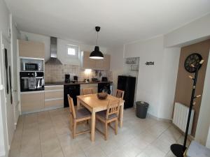 Kuchyň nebo kuchyňský kout v ubytování Maison centre Arromanches Acces direct Plage